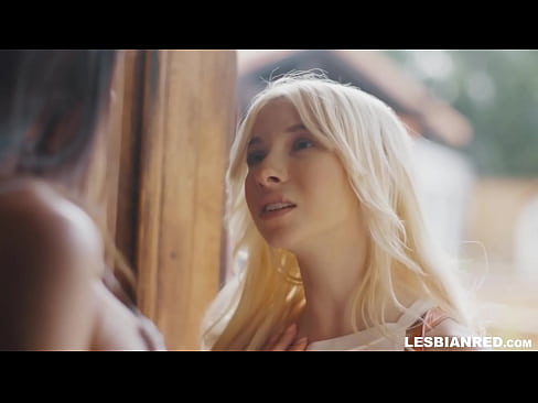 ❤️ La noia torna a casa uns mesos després i s'acaba menjant el cony de la seva madrastra ❌ Vídeo de merda  a nosaltres ️❤