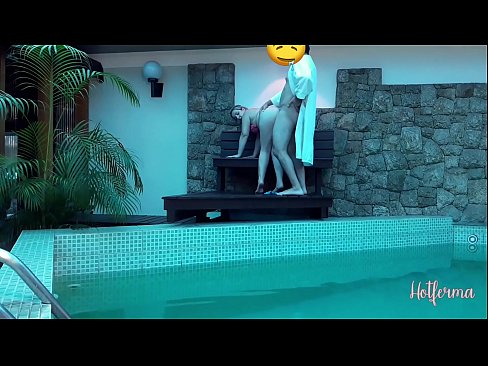 ❤️ El cap convida la criada a la piscina, però no va poder resistir-se a una calor ❌ Vídeo de merda  a nosaltres ️❤