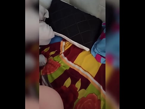 ❤️ La meva companya de pis es queda sola a casa perquè el seu marit se'n va de vacances i jo aprofito per follar-la i omplir-li el cul de llet ❌ Vídeo de merda  a nosaltres ️❤