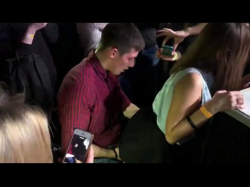❤️ Sexe real en una discoteca russa. Noia russa de 18 anys a l'anus i la vagina follada en una discoteca ❌ Vídeo de merda  a nosaltres ️❤